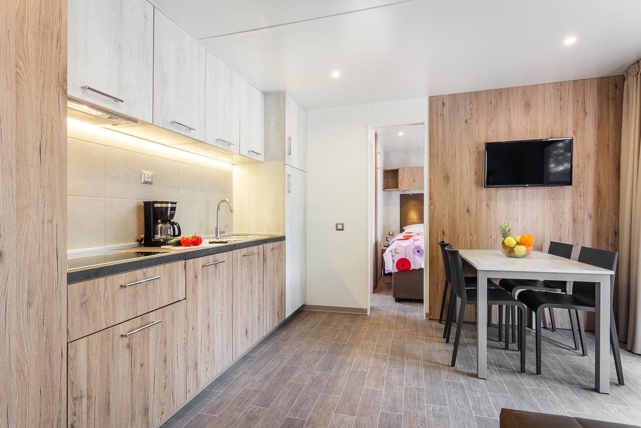 Mobile Homes Camping Santa Marina, Lanterna Tar-Vabriga Екстер'єр фото A typical apartment at the complex