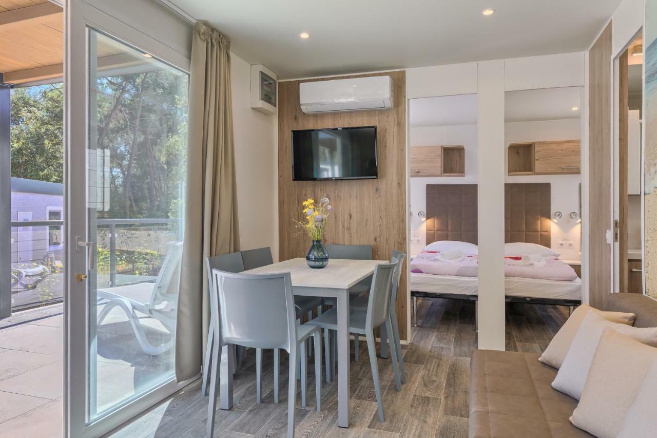 Mobile Homes Camping Santa Marina, Lanterna Tar-Vabriga Екстер'єр фото Interior of a mobile home