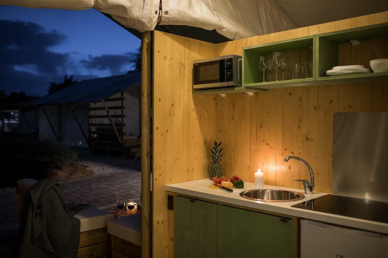 Mobile Homes Camping Santa Marina, Lanterna Tar-Vabriga Екстер'єр фото Kitchen in a Canvas Camp