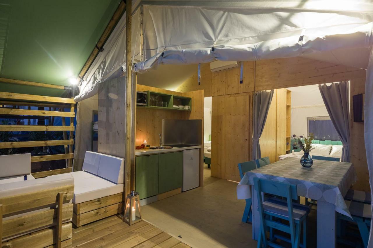 Mobile Homes Camping Santa Marina, Lanterna Tar-Vabriga Екстер'єр фото Interior of a mobile home