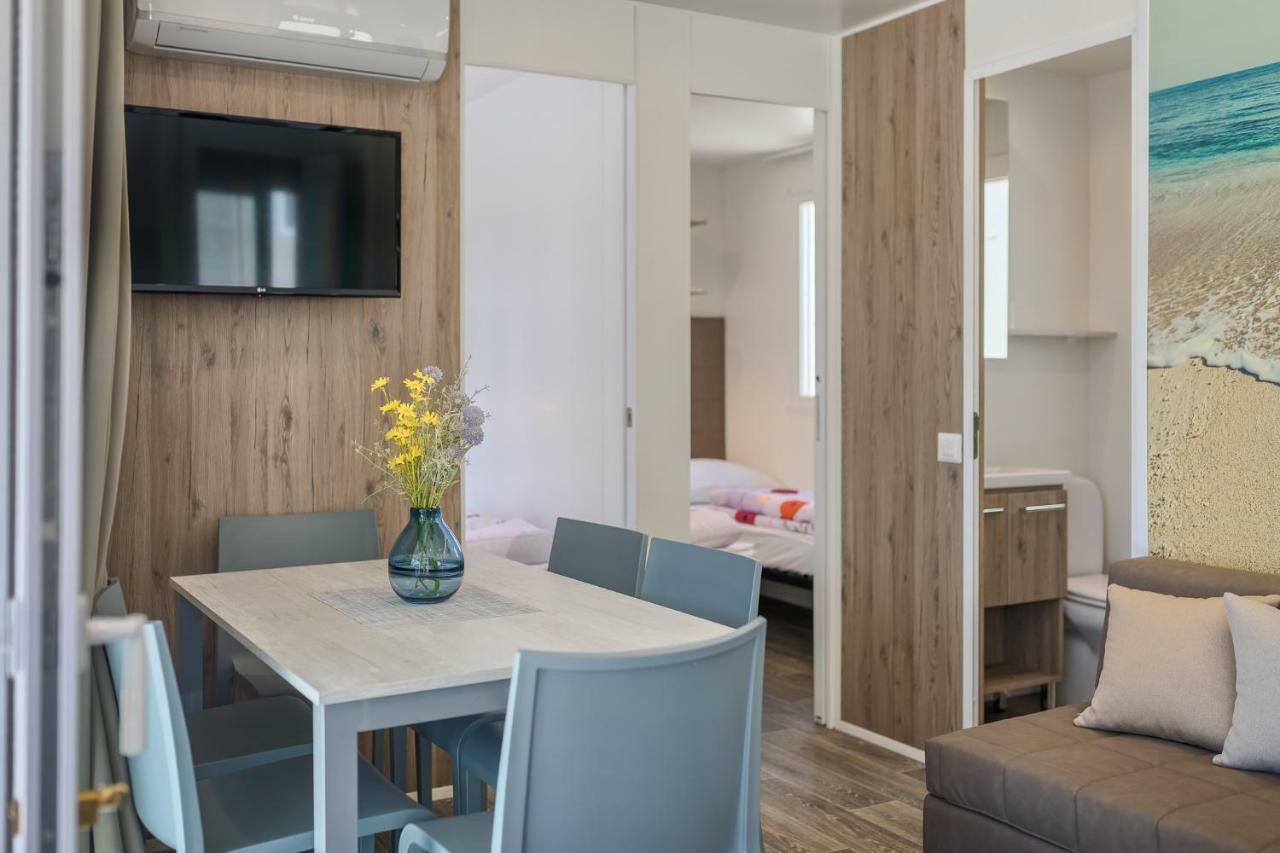 Mobile Homes Camping Santa Marina, Lanterna Tar-Vabriga Екстер'єр фото Interior of a mobile home