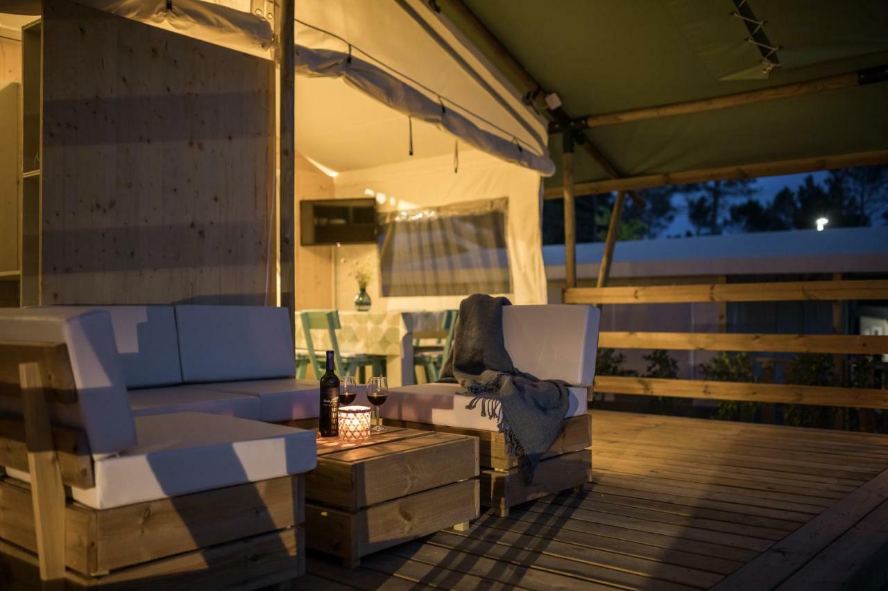 Mobile Homes Camping Santa Marina, Lanterna Tar-Vabriga Екстер'єр фото The terrace of the restaurant