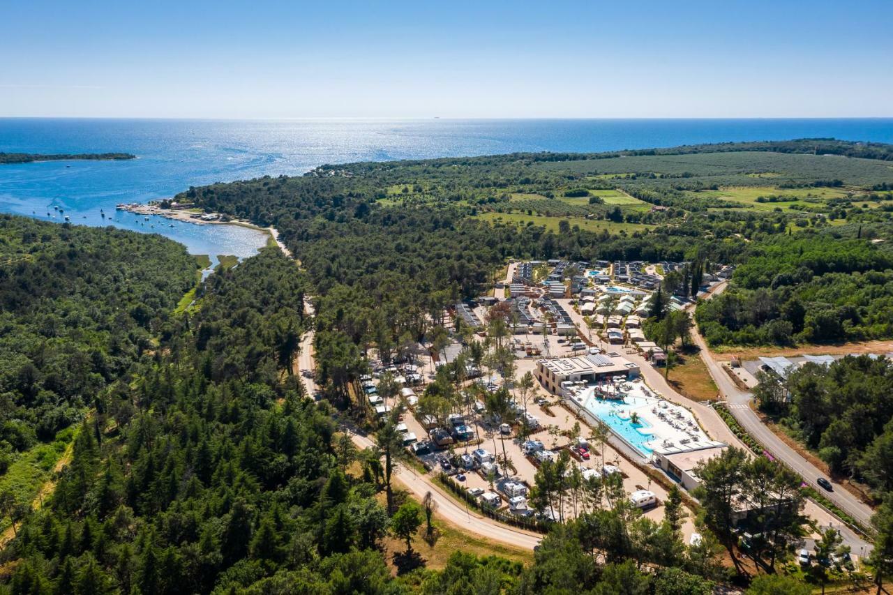 Mobile Homes Camping Santa Marina, Lanterna Tar-Vabriga Екстер'єр фото Aerial view of the resort