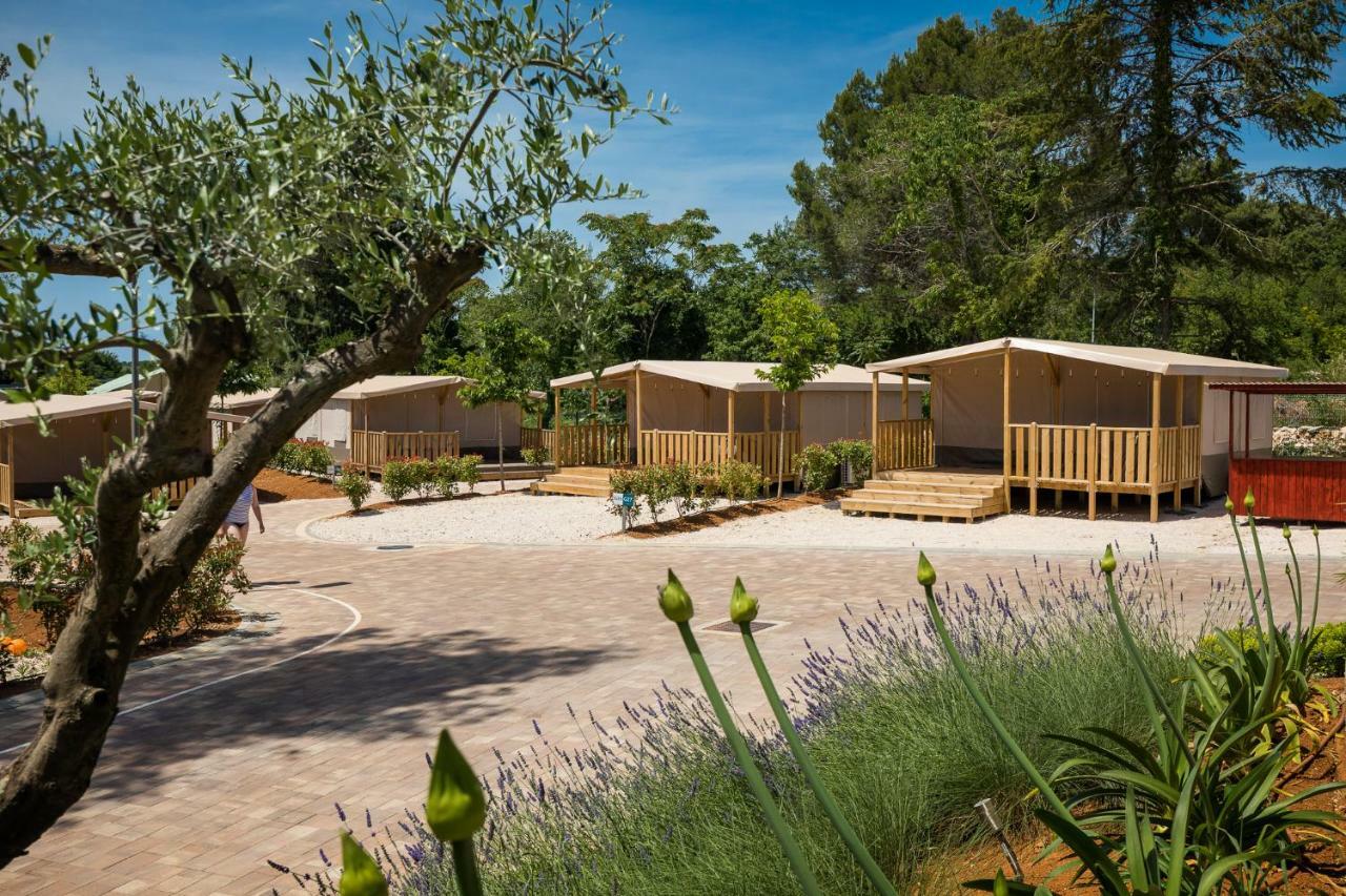 Mobile Homes Camping Santa Marina, Lanterna Tar-Vabriga Екстер'єр фото Camping in France