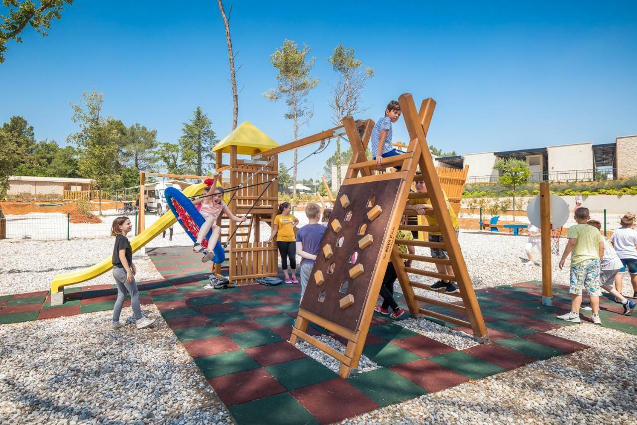 Mobile Homes Camping Santa Marina, Lanterna Tar-Vabriga Екстер'єр фото Playground in the park