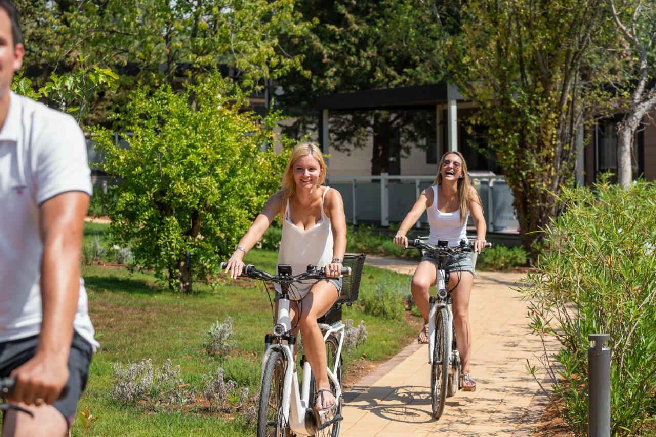 Mobile Homes Camping Santa Marina, Lanterna Tar-Vabriga Екстер'єр фото Cycling in the park
